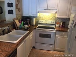 19555 E Country Club Dr-Unit -8207 in Aventura, FL - Building Photo - Building Photo