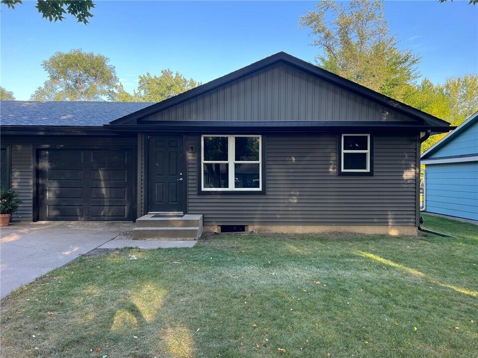 615 Baxter St N in Champlin, MN - Building Photo