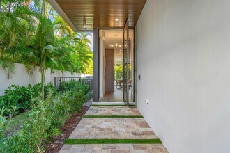 142 NE Wavecrest Way in Boca Raton, FL - Building Photo - Building Photo