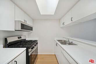 870 Crenshaw Blvd in Los Angeles, CA - Building Photo - Building Photo