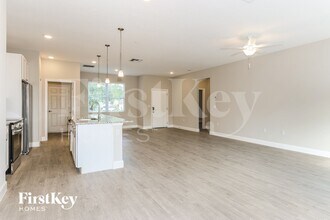 874 Brookfield St SE in Palm Bay, FL - Foto de edificio - Building Photo