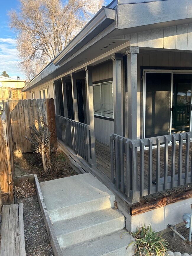 2730 Larkspur St in Reno, NV - Building Photo - Building Photo