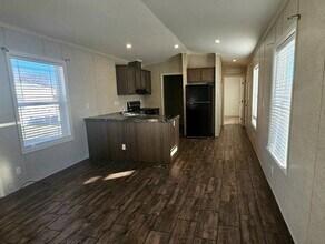 2233 E Maywood St in Wichita, KS - Building Photo - Building Photo