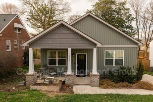 933 E Churchwell Ave in Knoxville, TN - Building Photo