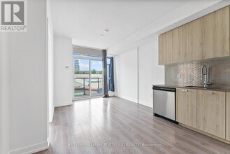 10 De Boers Dr in Toronto, ON - Building Photo - Building Photo