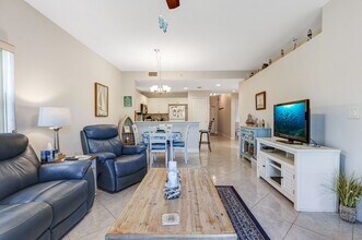 4530 Botanical Pl Cir in Naples, FL - Foto de edificio - Building Photo