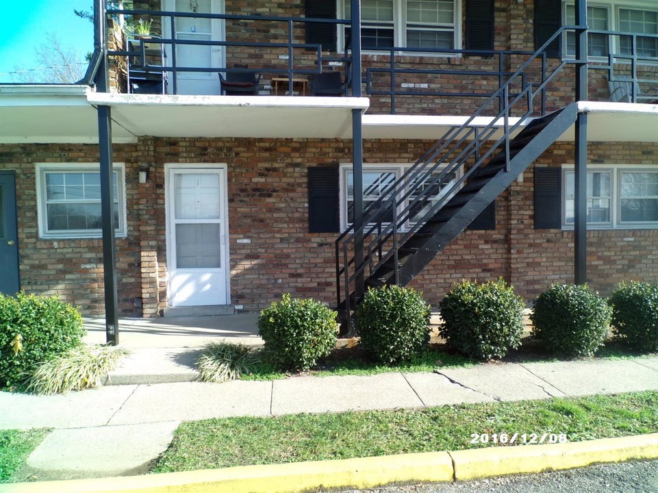 903 Collins Ln-Unit -1 in Frankfort, KY - Foto de edificio