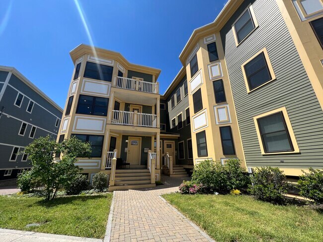 118 Holland St, Unit #1A in Somerville, MA - Building Photo - Building Photo