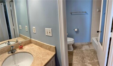 1 Marina Dr in St. Simons Island, GA - Foto de edificio - Building Photo