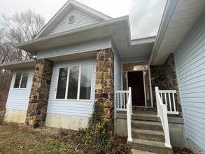 5893 S Black Ankle Rd in Bloomfield, IN - Building Photo - Building Photo