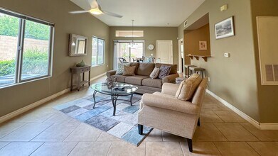 8985 S Durango Dr in Las Vegas, NV - Foto de edificio - Building Photo