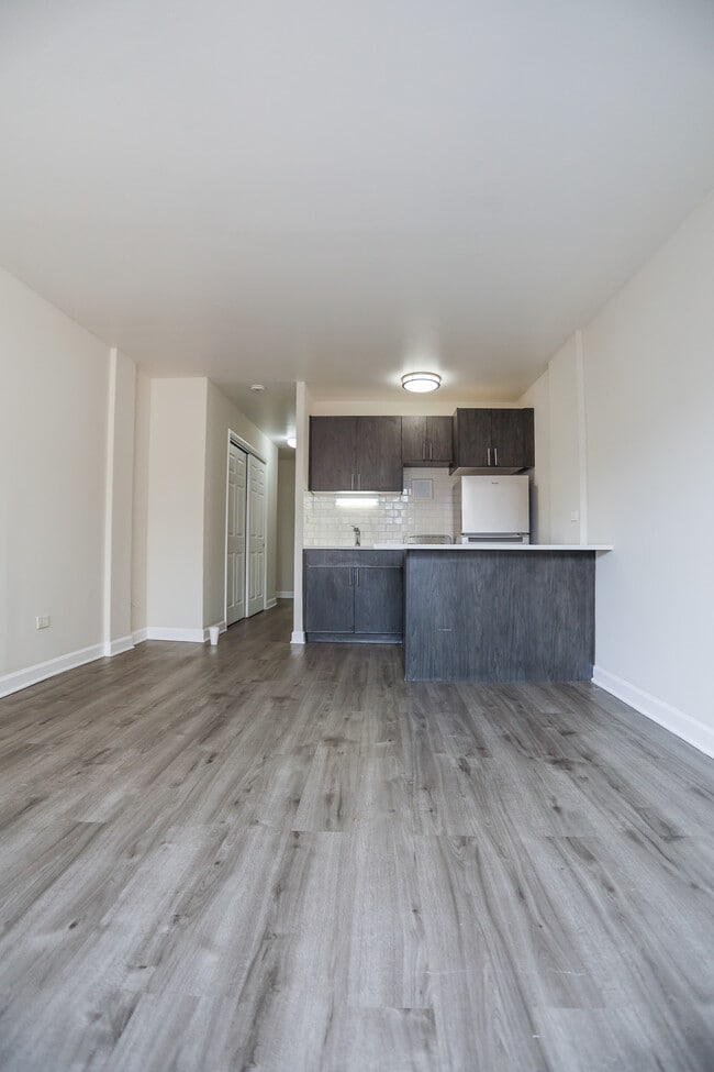 5900 N Winthrop Ave, Unit #506