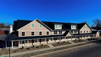 13 Park Ave in Wallkill, NY - Building Photo