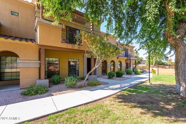 1702 E Bell Rd in Phoenix, AZ - Building Photo - Building Photo