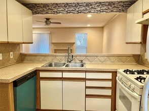 2808 Grants Lake Blvd, Unit 506 in Sugar Land, TX - Foto de edificio - Building Photo