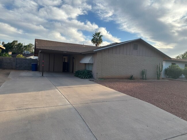 1743 E Campus Dr in Tempe, AZ - Building Photo - Building Photo