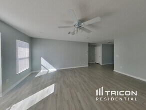 38550 13th Ave in Zephyrhills, FL - Building Photo - Building Photo