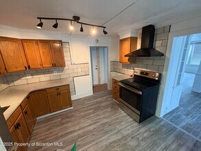 523 Main St in Blakely, PA - Building Photo - Building Photo