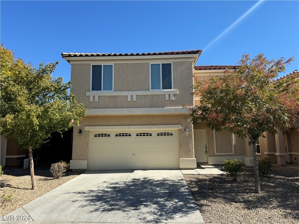 3580 S Dune Grass St in Las Vegas, NV - Foto de edificio