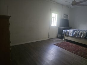 8029 S Meadowview Cir in Tampa, FL - Building Photo - Building Photo