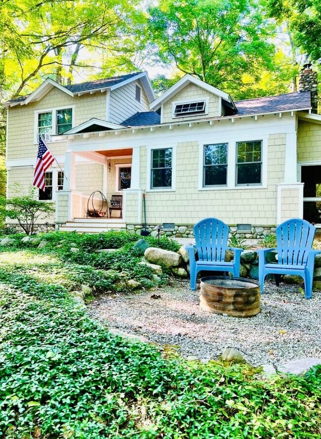 239 Leonard Ct in Beulah, MI - Building Photo - Building Photo