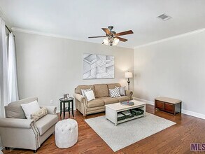 2210 Christian St in Baton Rouge, LA - Foto de edificio - Building Photo