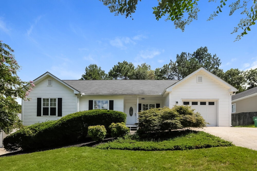 304 Mary Alice Dr in Winder, GA - Building Photo