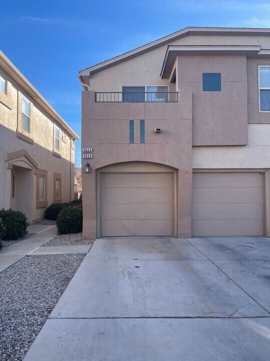 5628 Valle Alegre Pl NW in Albuquerque, NM - Building Photo