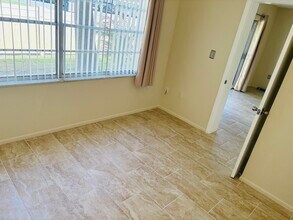 1127 King Arthur Ct, Unit King Arthur’s Court in Dunedin, FL - Foto de edificio - Building Photo