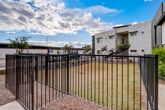 Landmark on 67th Ave in Peoria, AZ - Building Photo - Building Photo