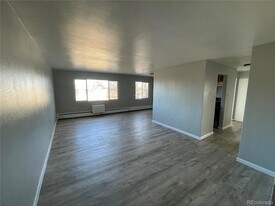 1590 Clinton St, Unit 202 in Aurora, CO - Building Photo
