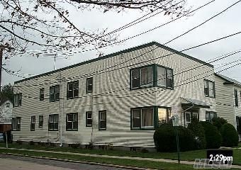 30 Forest Ave in Lynbrook, NY - Building Photo