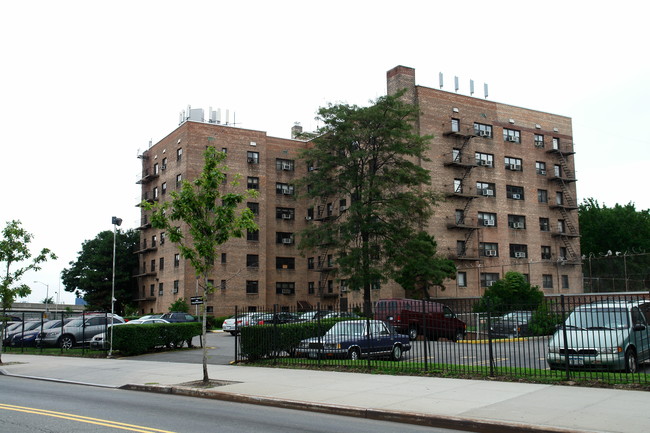 Linden Towers Coop in Flushing, NY - Building Photo - Building Photo