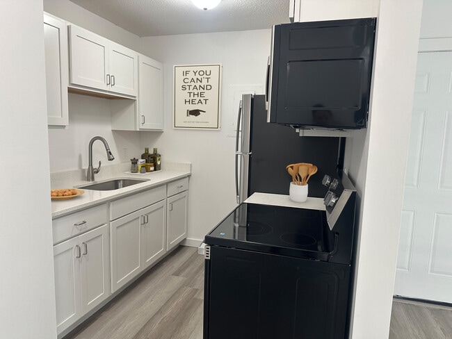 Forest View On 11th in Kalamazoo, MI - Building Photo - Building Photo