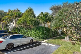 120 Seabreeze Cir in Jupiter, FL - Building Photo - Building Photo