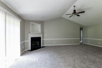 208 James Crossing in Thomasville, NC - Foto de edificio - Building Photo