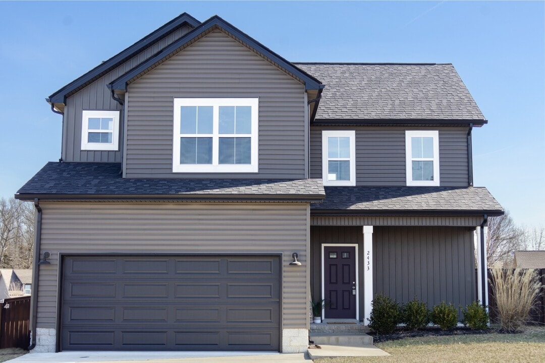 2433 Bucklin Dr in Clarksville, TN - Building Photo