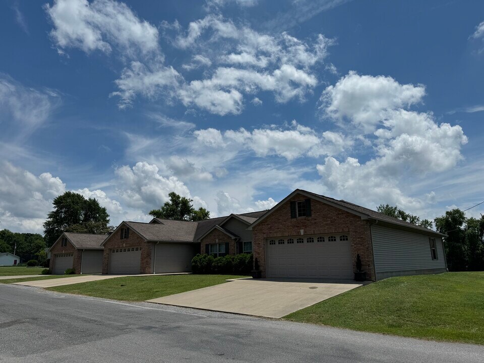 2004 W Cherry St in Herrin, IL - Building Photo