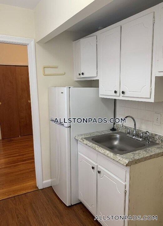 64 Brighton Ave in Boston, MA - Building Photo
