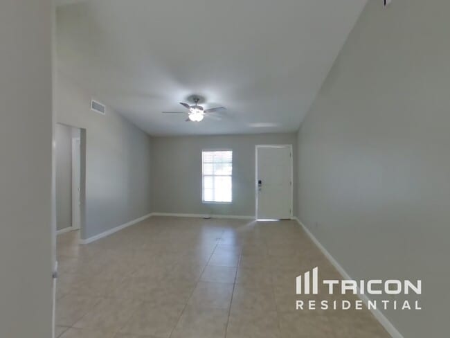 13912 Henson Cir in Tampa, FL - Building Photo - Building Photo