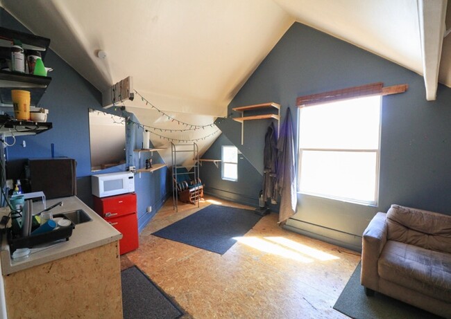 46 W 10th St in Reno, NV - Building Photo - Interior Photo