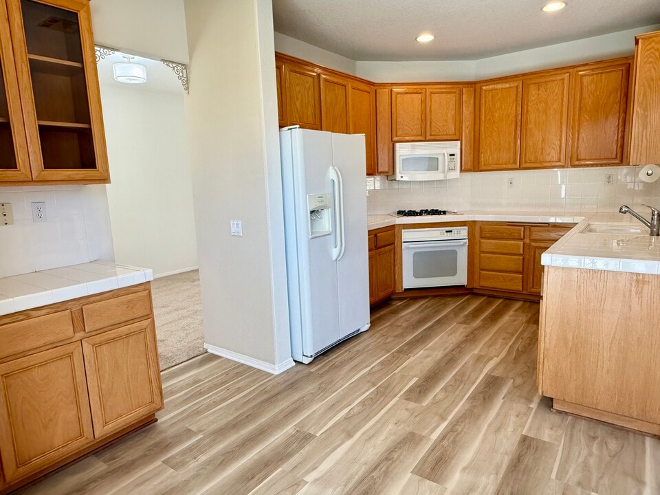 660 Camino de la Luz in Thousand Oaks, CA - Building Photo