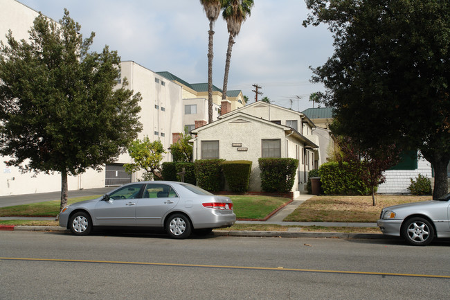 1112 N Central Ave in Glendale, CA - Building Photo - Building Photo