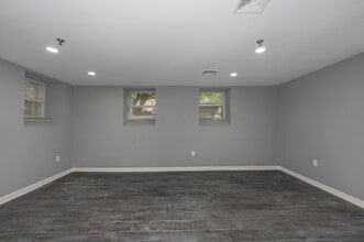 223 Meadow St in Naugatuck, CT - Building Photo - Interior Photo