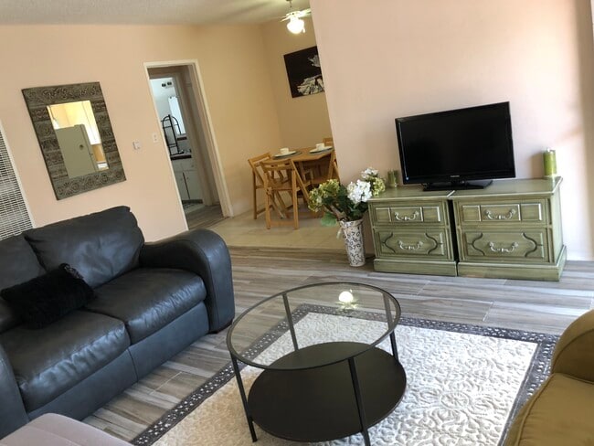 1424 Berkeley St, Unit 3 in Santa Monica, CA - Building Photo - Building Photo