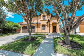 2306 Leo Reyes Ct, Unit D in Laredo, TX - Building Photo - Building Photo