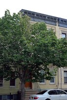 609 Fairview Ave in Flushing, NY - Building Photo