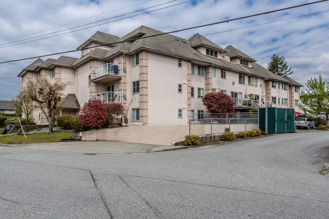 Fraser Court Terrace in Port Coquitlam, BC - Building Photo - Building Photo