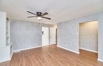 2400 E Humes Ln in Florissant, MO - Building Photo - Building Photo