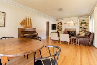 917 SE 25th Ave in Portland, OR - Foto de edificio - Building Photo